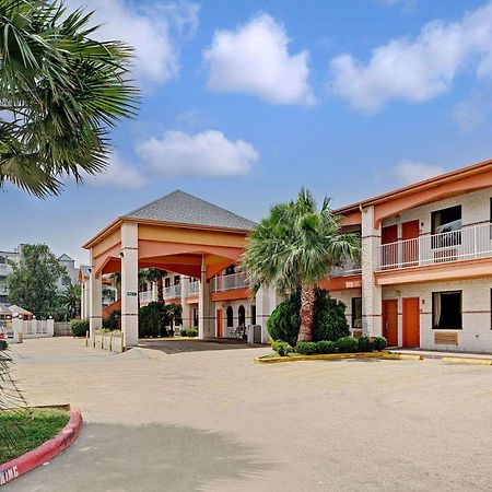 Super 8 By Wyndham Galveston Hotel Bagian luar foto