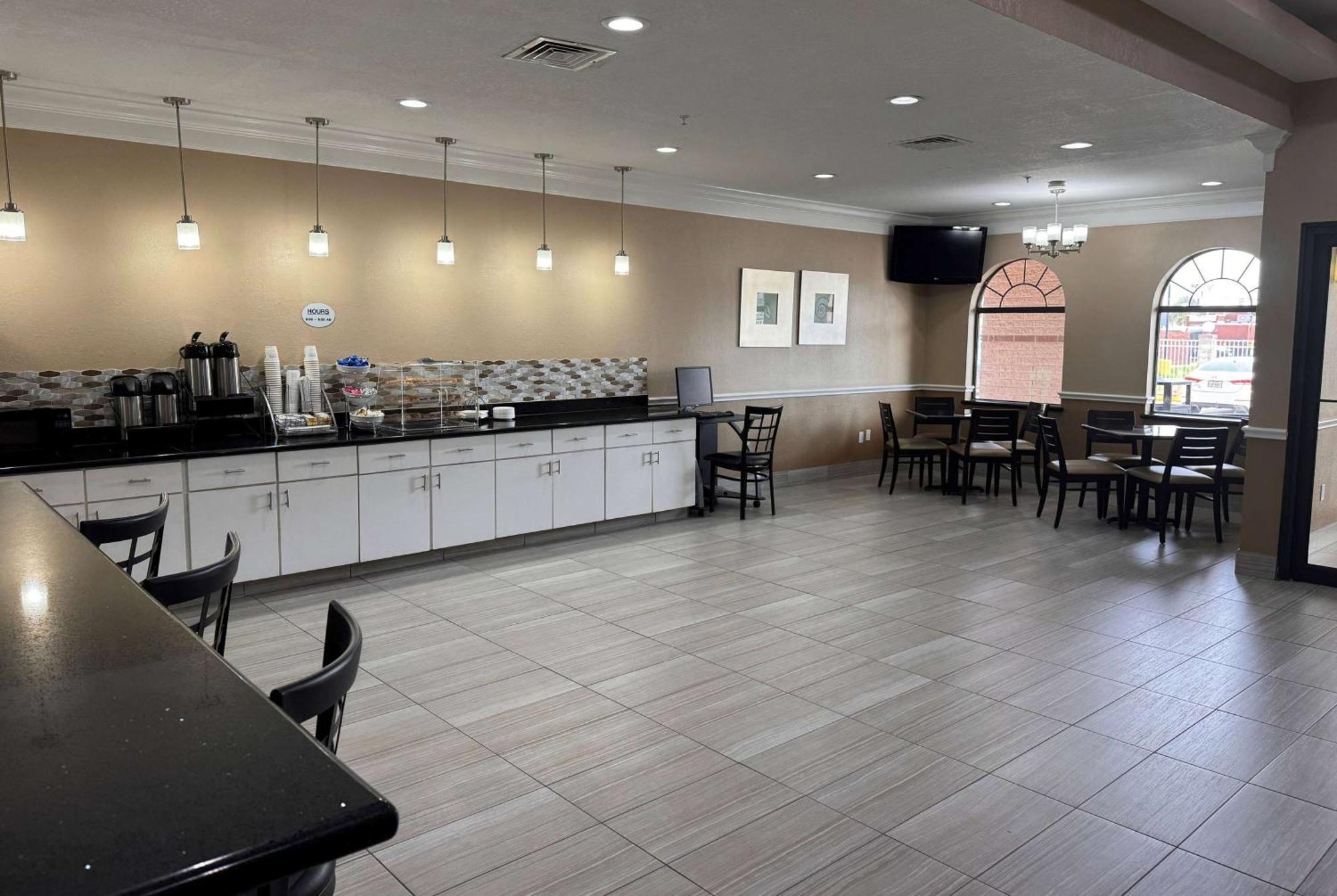 Super 8 By Wyndham Galveston Hotel Bagian luar foto