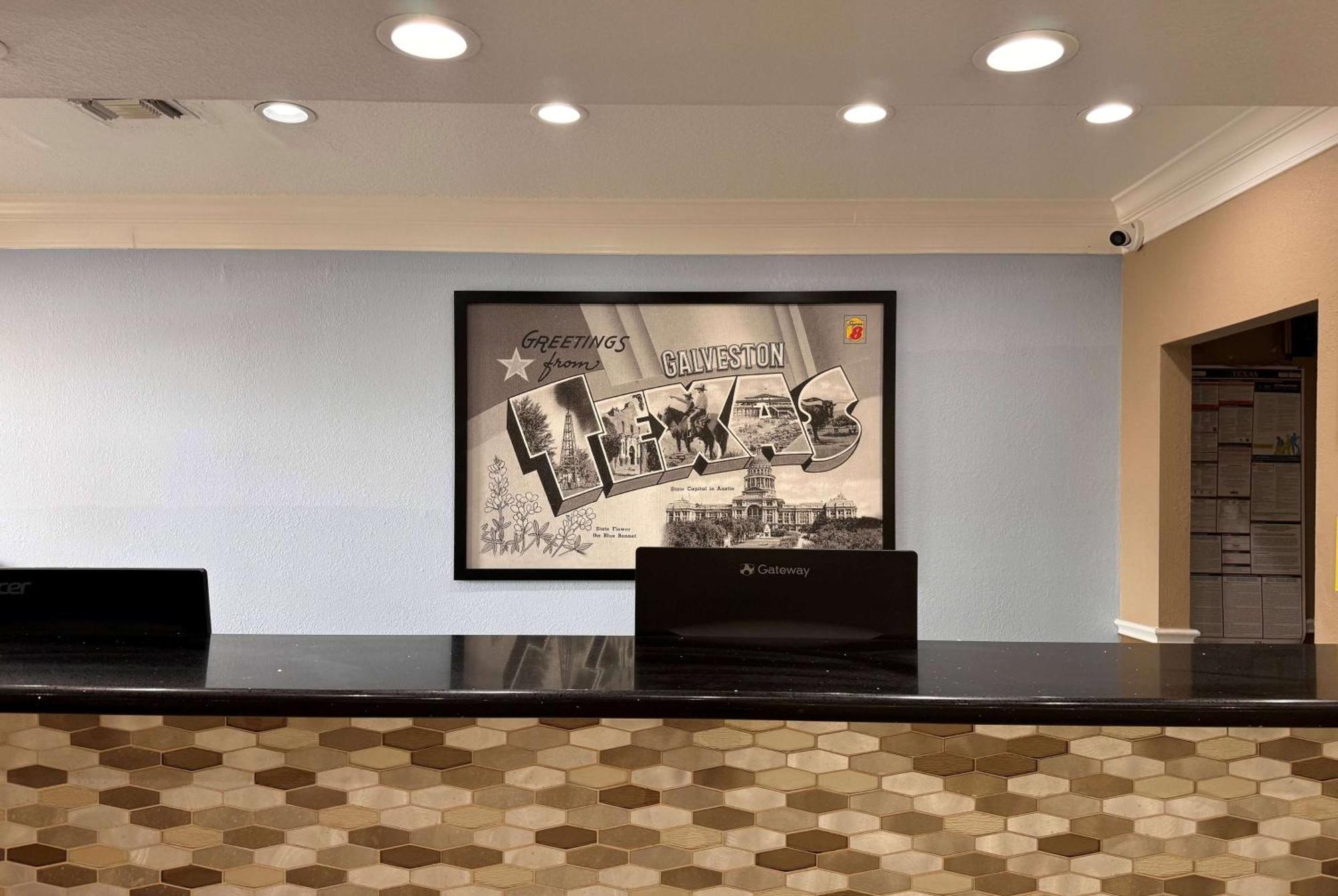 Super 8 By Wyndham Galveston Hotel Bagian luar foto