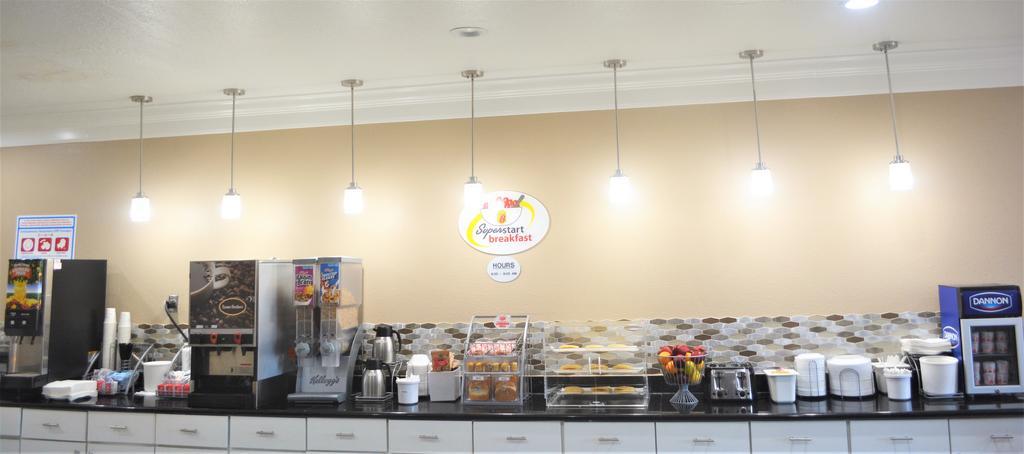 Super 8 By Wyndham Galveston Hotel Bagian luar foto