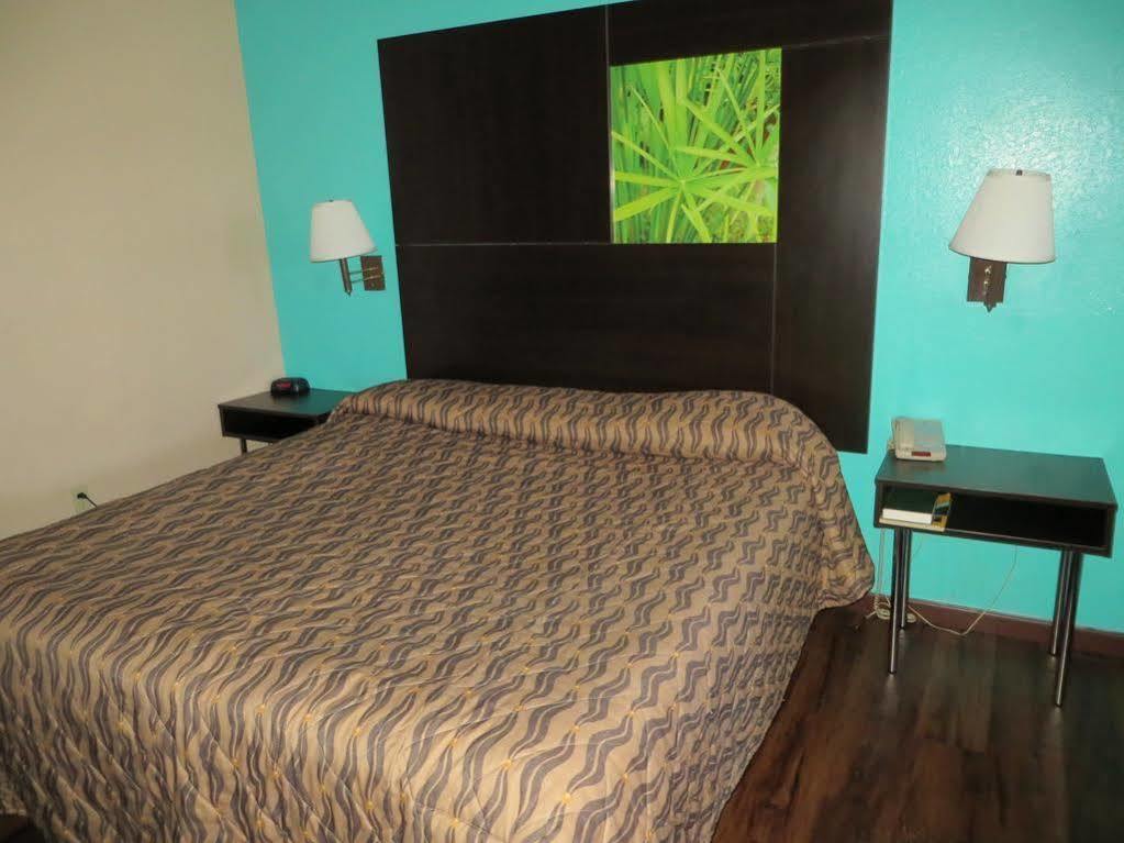 Super 8 By Wyndham Galveston Hotel Bagian luar foto