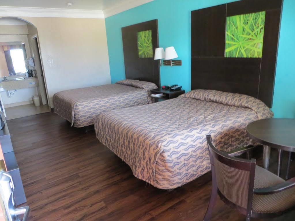 Super 8 By Wyndham Galveston Hotel Bagian luar foto