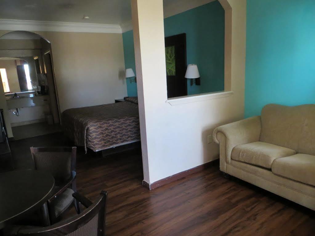 Super 8 By Wyndham Galveston Hotel Bagian luar foto