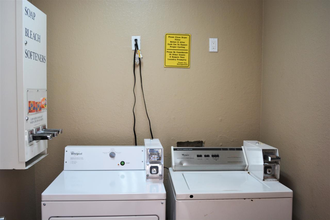 Super 8 By Wyndham Galveston Hotel Bagian luar foto