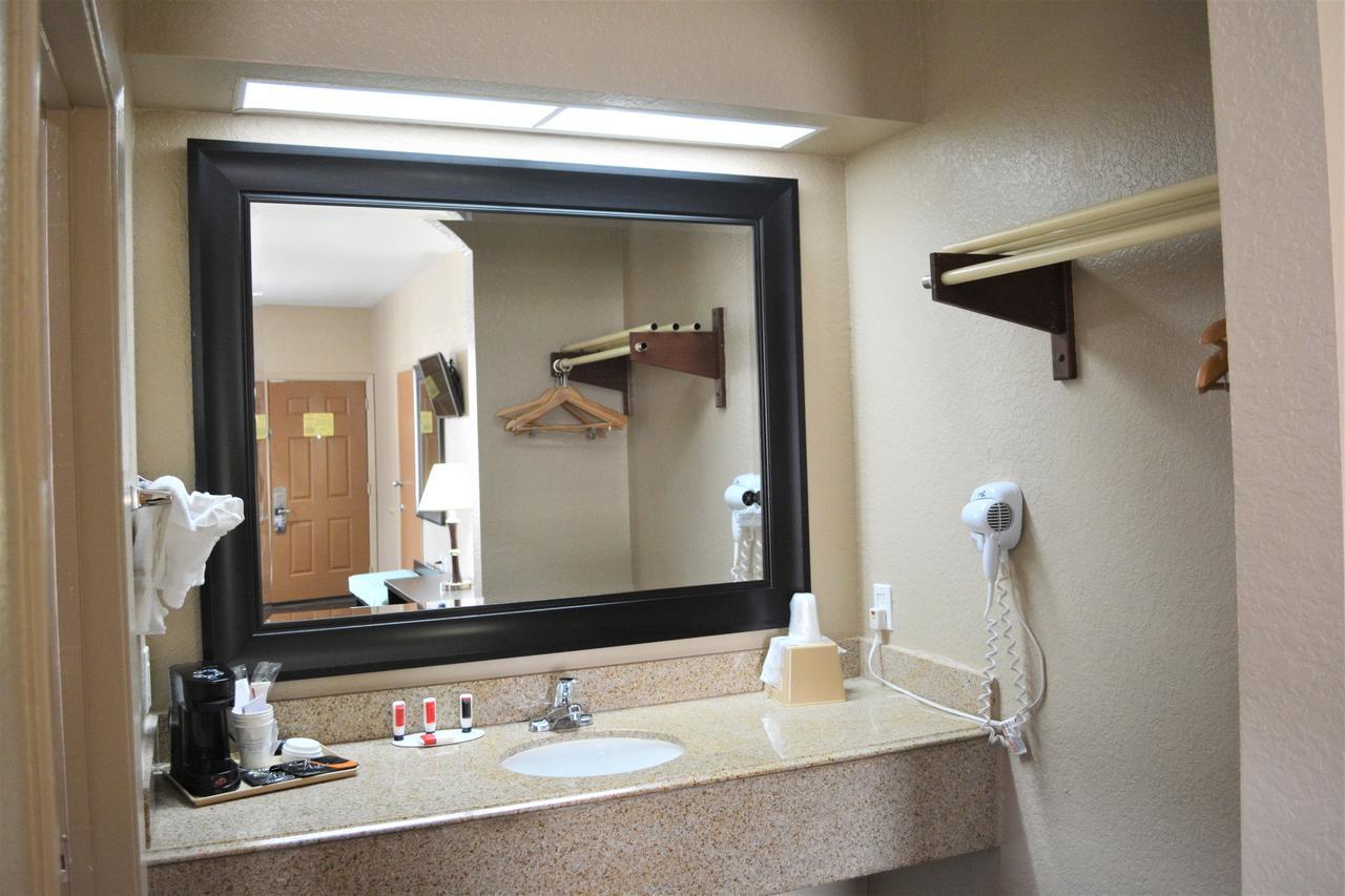 Super 8 By Wyndham Galveston Hotel Bagian luar foto
