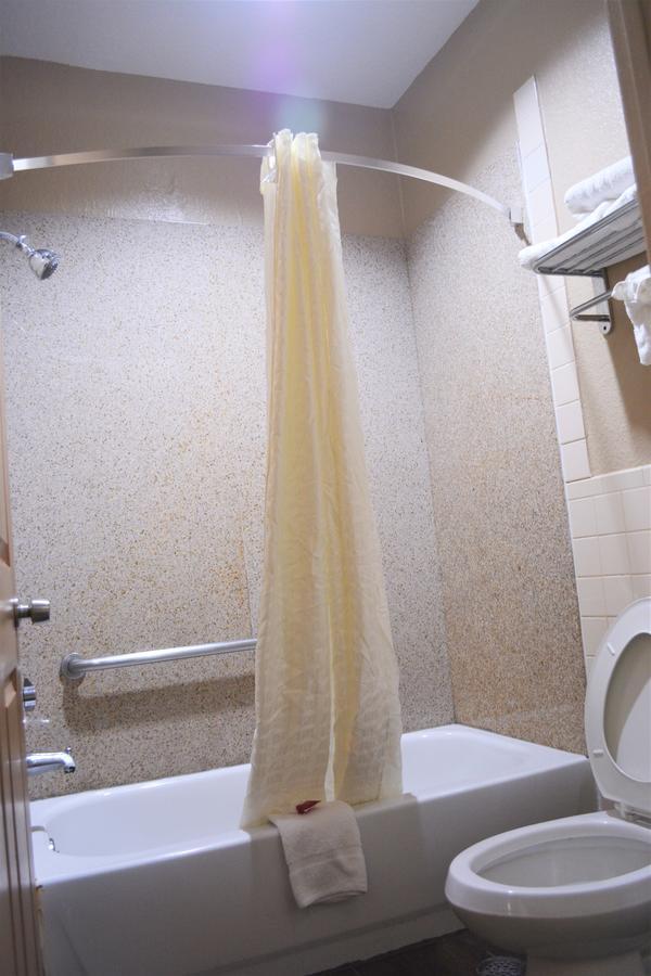 Super 8 By Wyndham Galveston Hotel Bagian luar foto